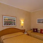Kyrton Hotel 3*