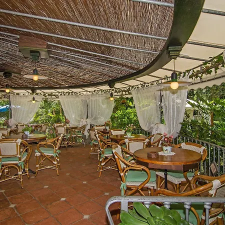 Kyrton Hotel 3*